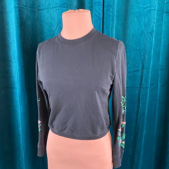 H&M Tops - H&M Divided Embroidered Crew Neck Crop Sweatshirt Navy